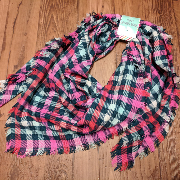 Accessories - NWT Blanket Scarf - Small Plaid